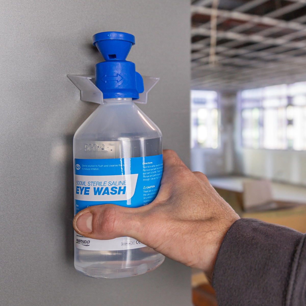Eye Wash 500ml Bottle with Eye Shower | Wall Bracket